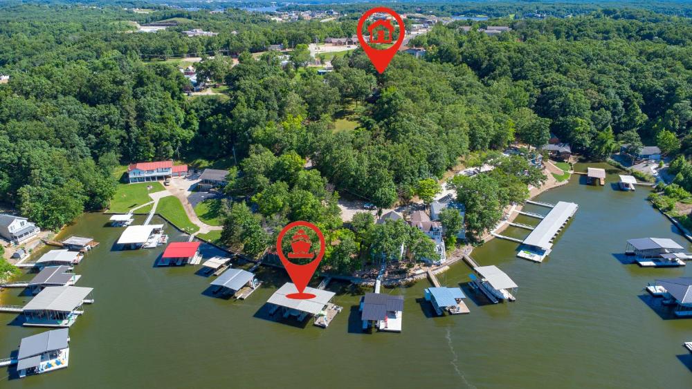 Large Lake Tudor Home, Dock, 3 acres, walk to Bagnell Dam , 1 MM